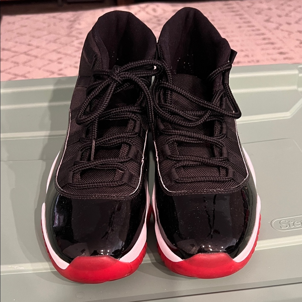 Jordan 11 Bred Retros Sneakers
